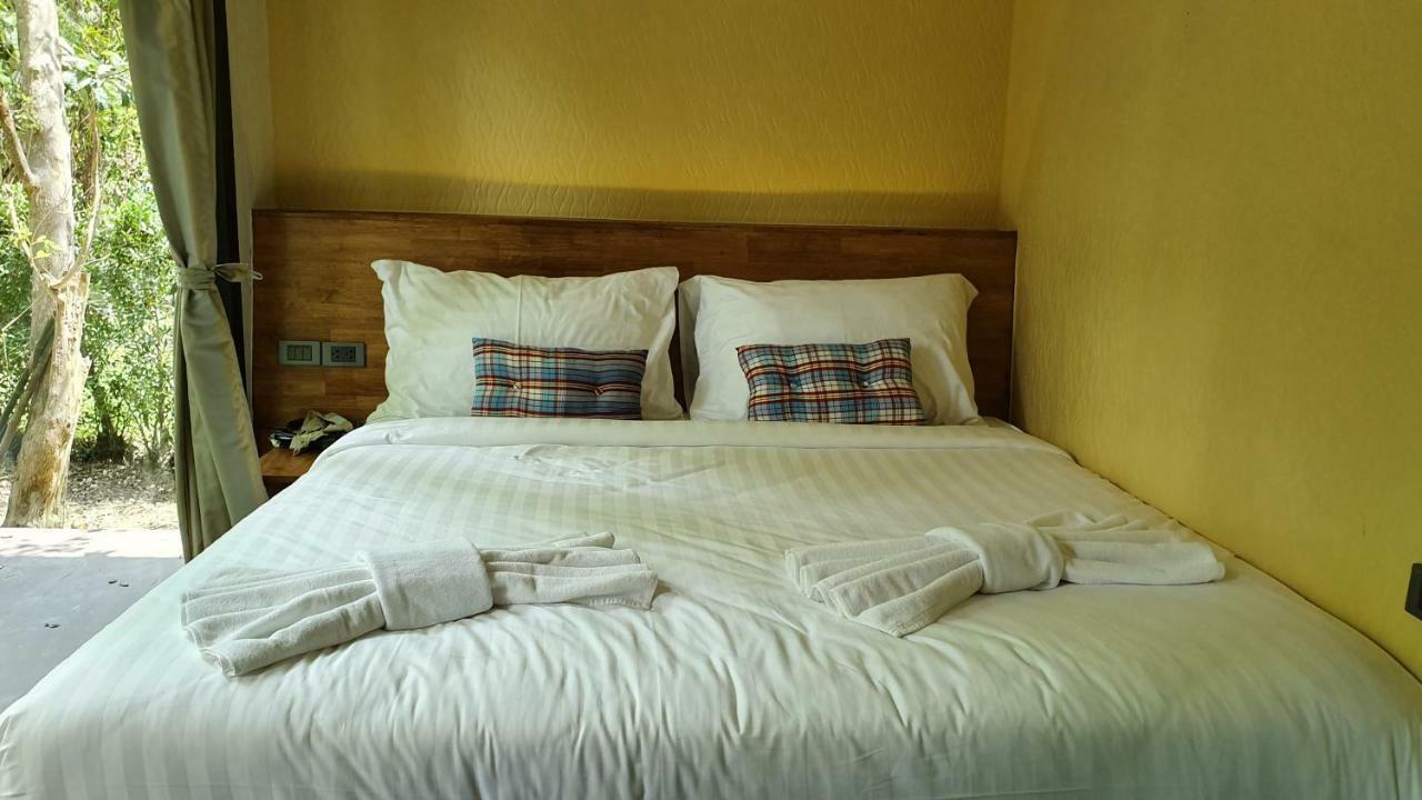 Hug Rimtharn Otel Ban Khao Klom Dış mekan fotoğraf