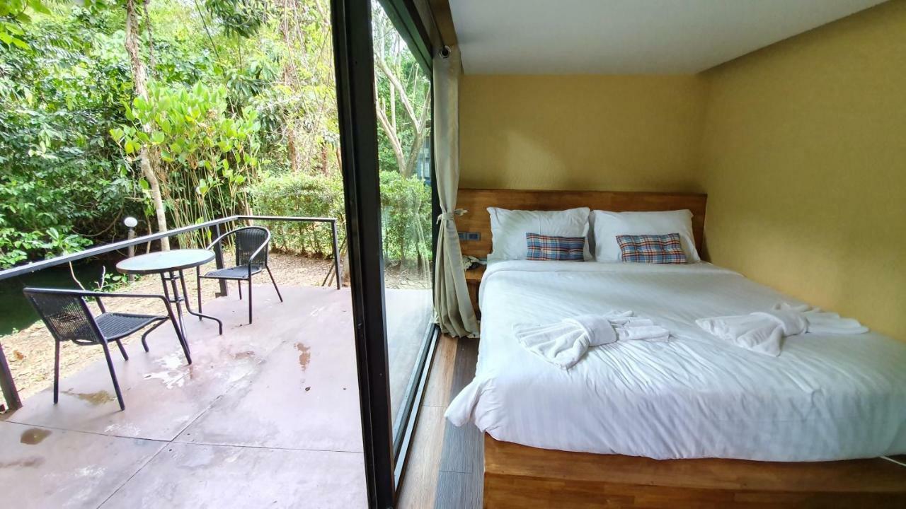 Hug Rimtharn Otel Ban Khao Klom Oda fotoğraf